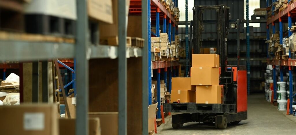 Кога ти трябва логистичен партньор и кога спедитор