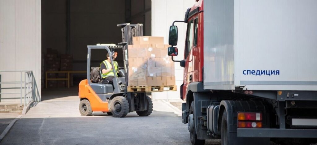 Основна разлика между логистика и спедиция